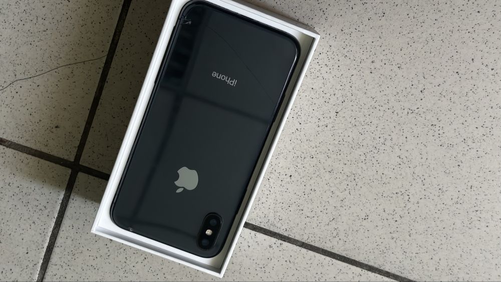 Продаю iPhone X в отличном состоянии