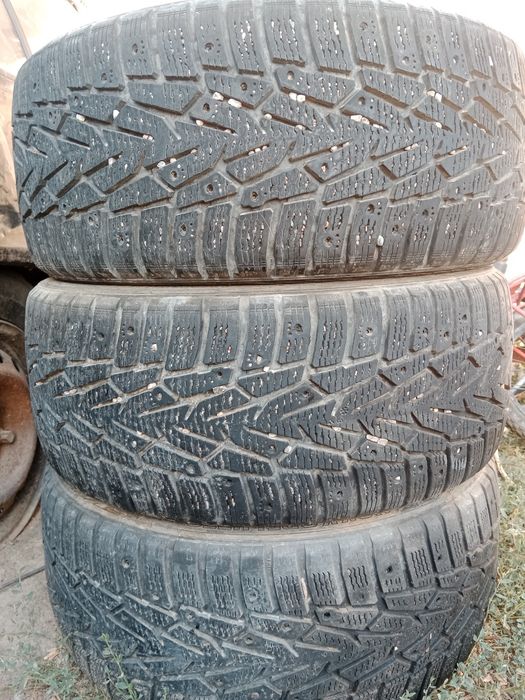 Зимние шины 3шт 225/45 R17