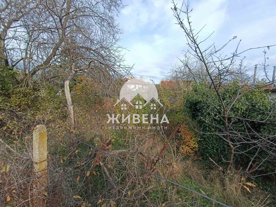 Продава парцел в м-т Зеленика, площ 600 кв.м, с партида за вода