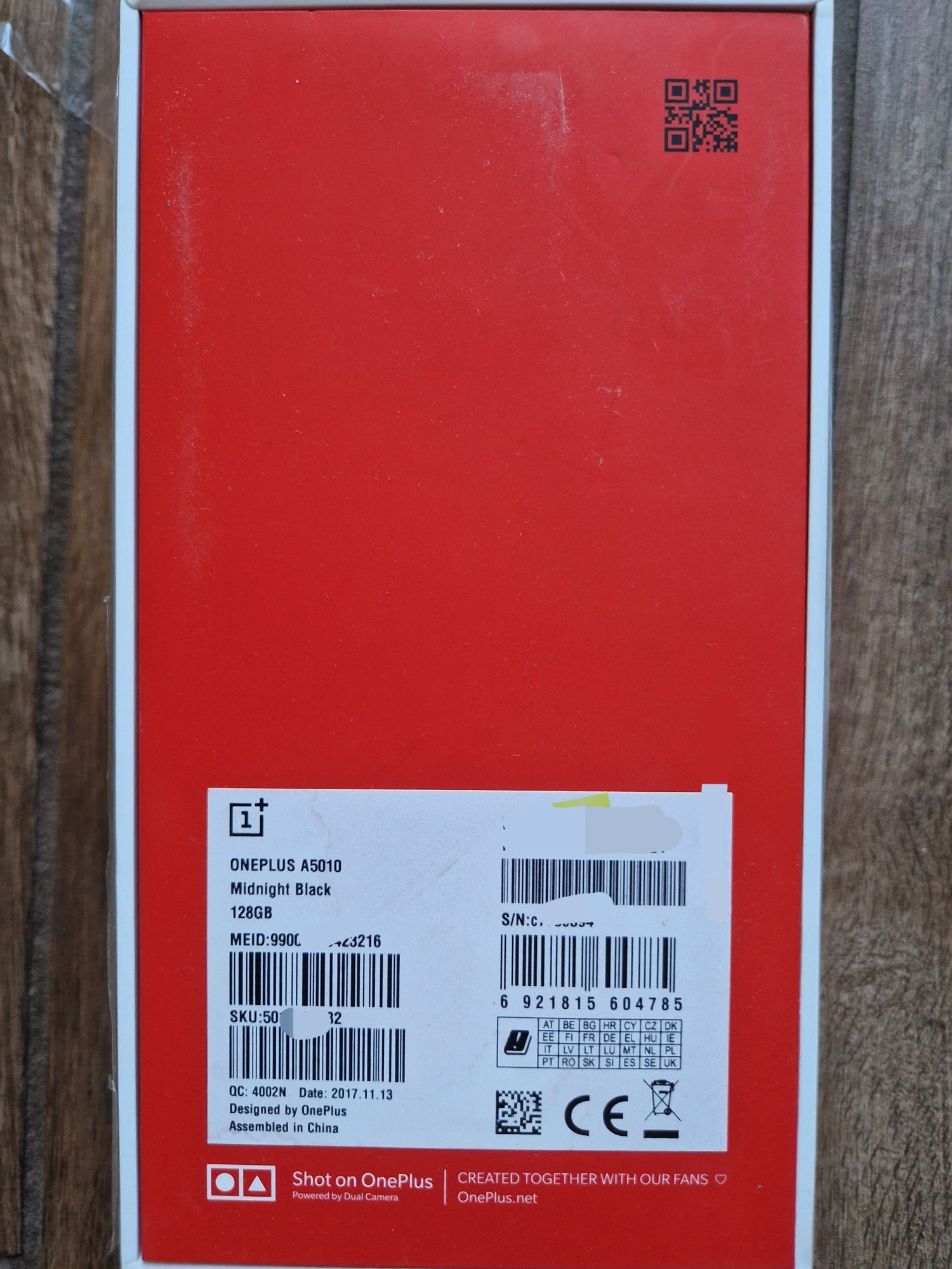 OnePlus 5T 128GB, 8GB RAM Dual SIM Смартфон