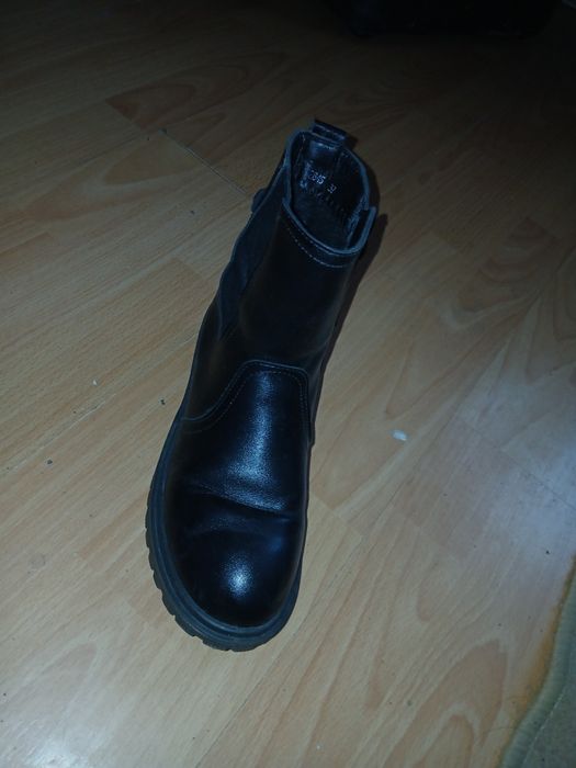 Vând ghete damă îmblănite piele