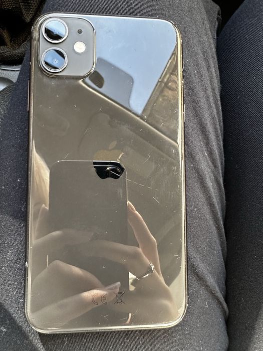 iPhone 11 / Черен / Добро състояние