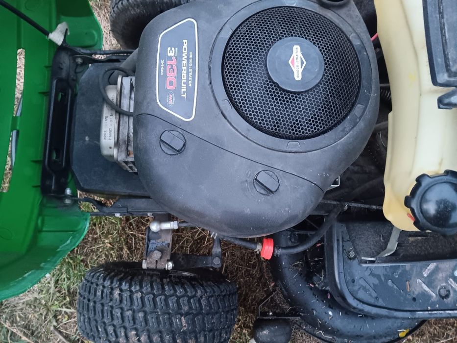 Tractoras de tuns iarba livadă