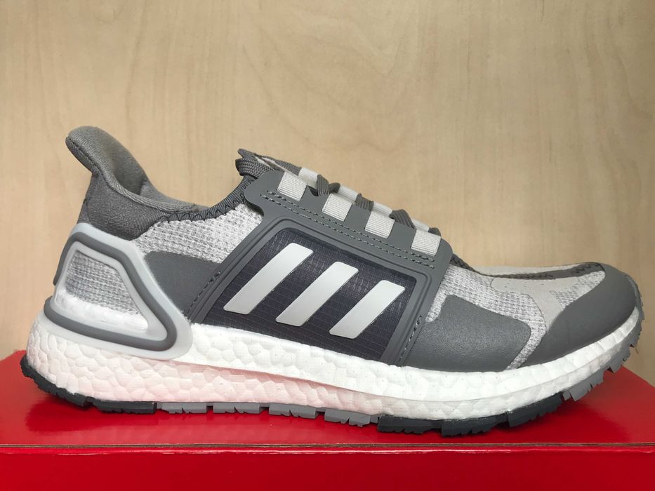 ADIDAS ULTRABOOST ,marimea 39 1/3 , noi, originali, unisex