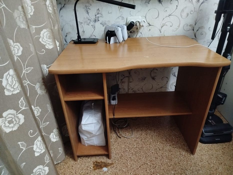 Продам школьный  стол б/у