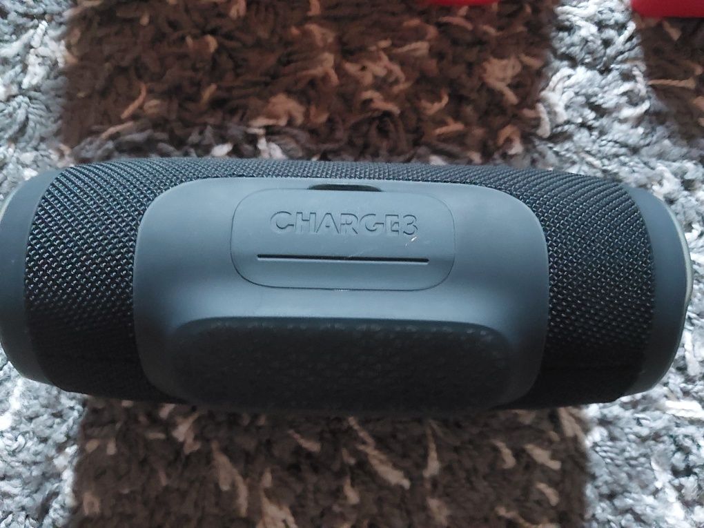Продавам JBL CHARGE 3