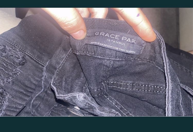 Camasi si Blugi  barbati noi 50 lei buc