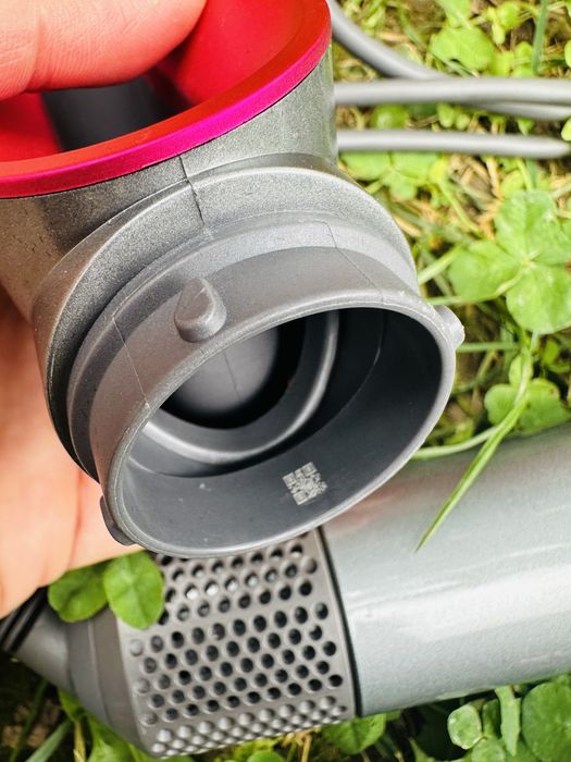 Dyson airwrap aparat