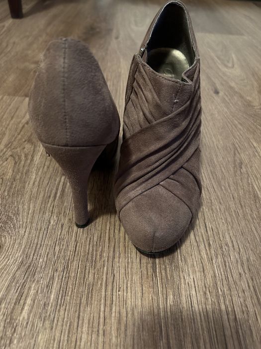 Кафяви обувки с ток
