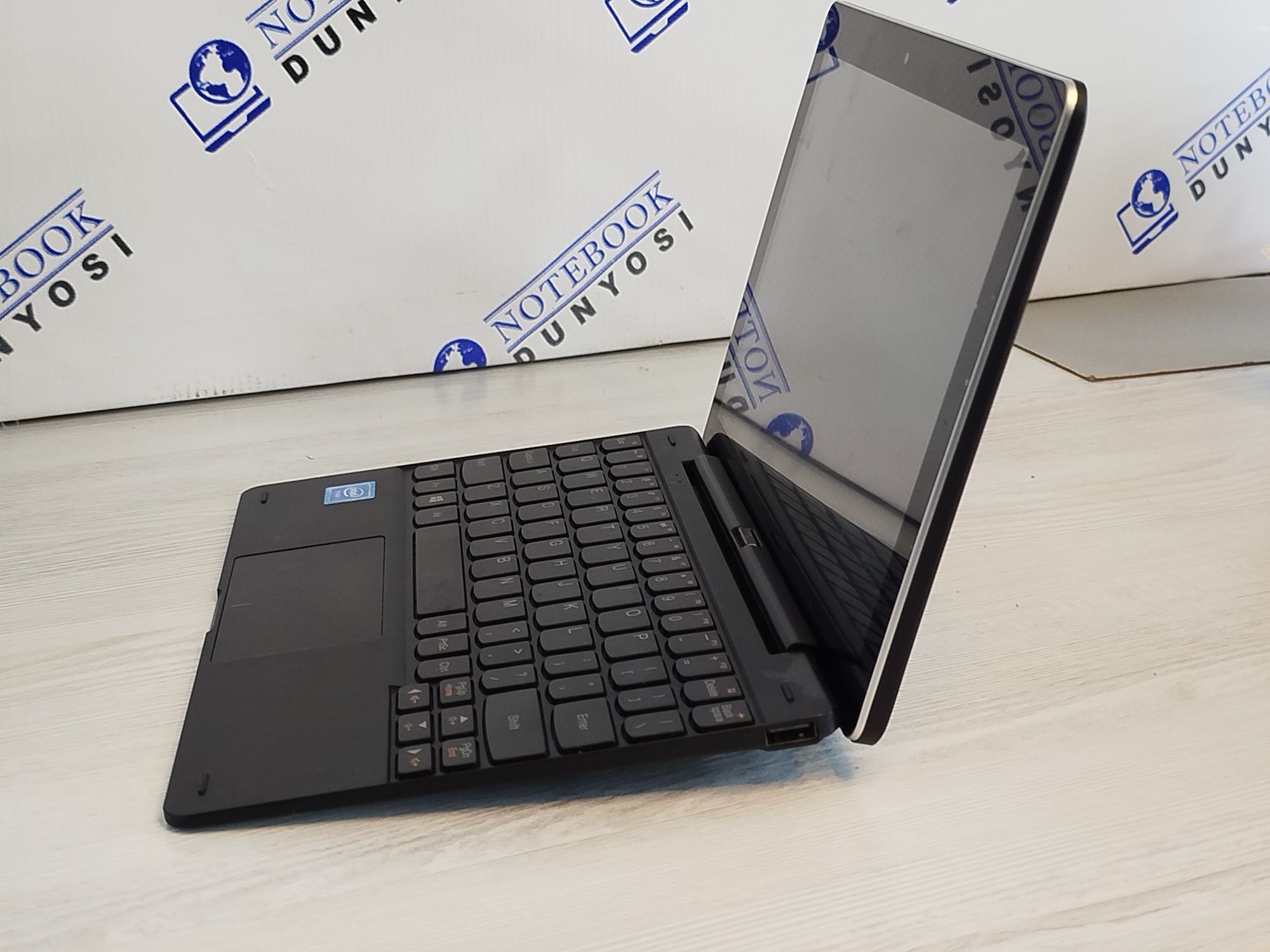 Продается Планшет на Виндовс Lenovo Yoga Tablet со съемной клавиатурой