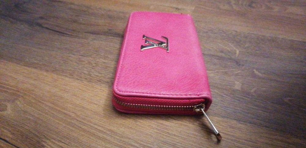 Дамски кожен портфеил