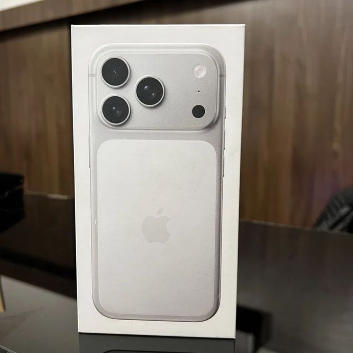 iPhone 17 pro max silver 256GB с гаранция към Yettel