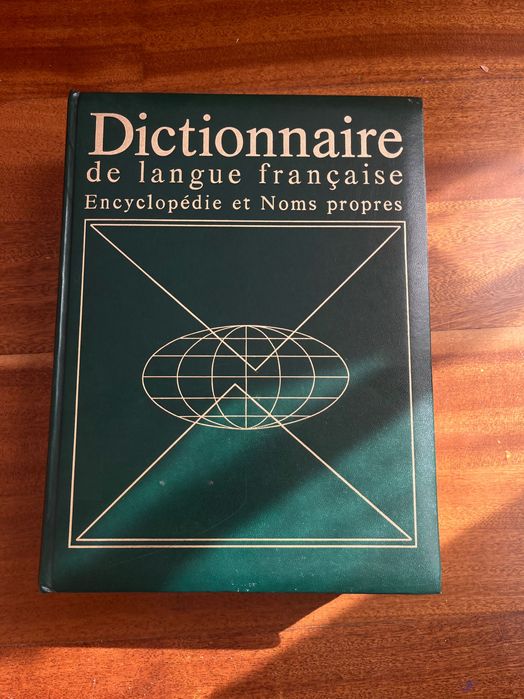 dictionar si enciclopedie franceza datata din anul 1980