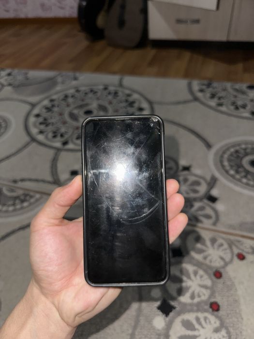 Самсунг SE10 сатылады жақсы состояниеде, артында сынған жерлері бар