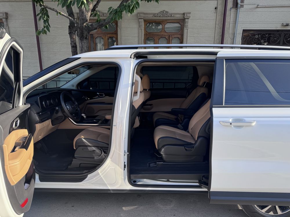 Kia Carnival 2023.