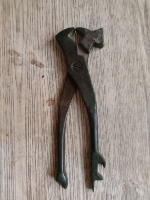 Продаются клещи для сапожника.