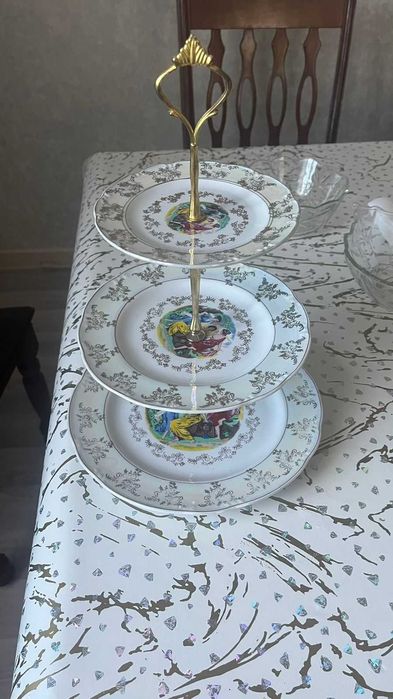 Трех ярусный конфетница мадонна