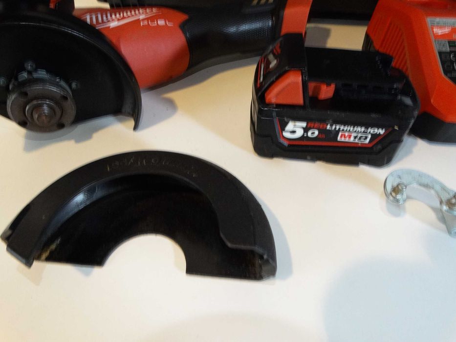 Milwaukee M18 FSAG 125 XB със 5 Ah и зарядно  - Акумулаторен ъглошлайф