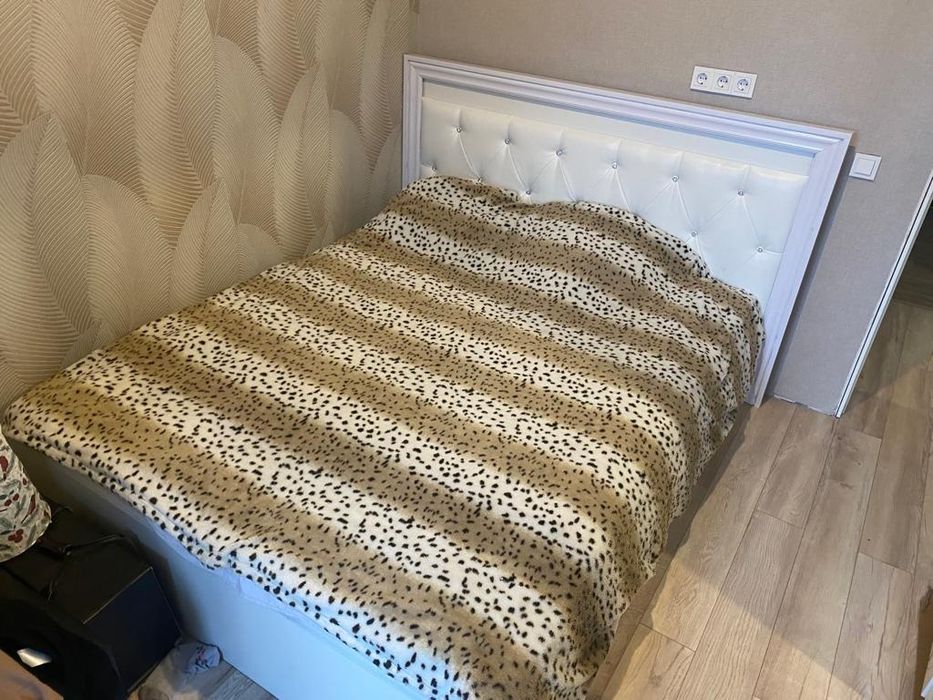 Продам двуспальную кровать
