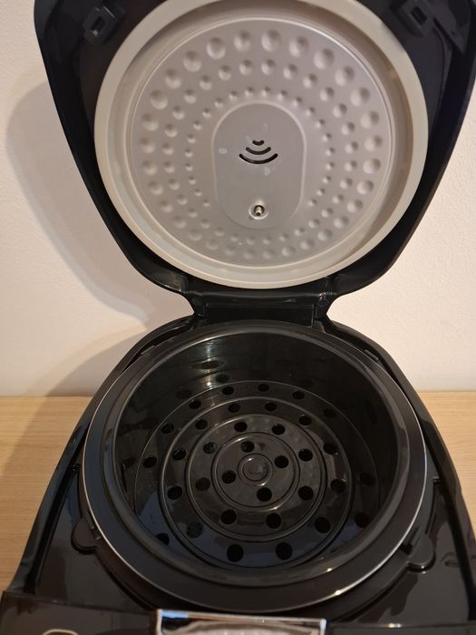 Vând Multicooker Tefal