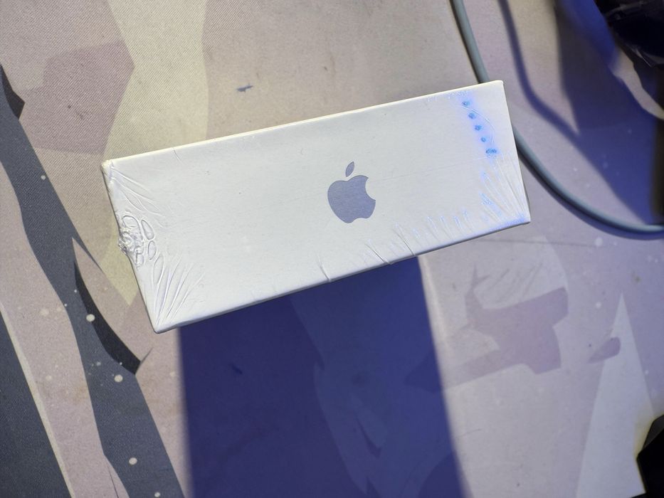 Apple Airpods 4 ( noise cancelling )