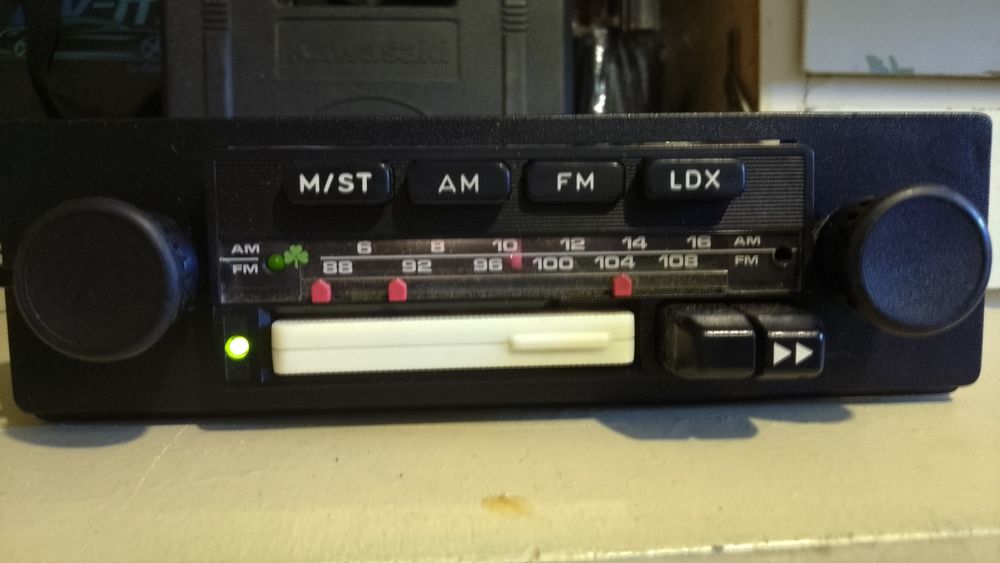 GRUNDIG radio casetofon auto Original Nou nefolosit Calitate Premium