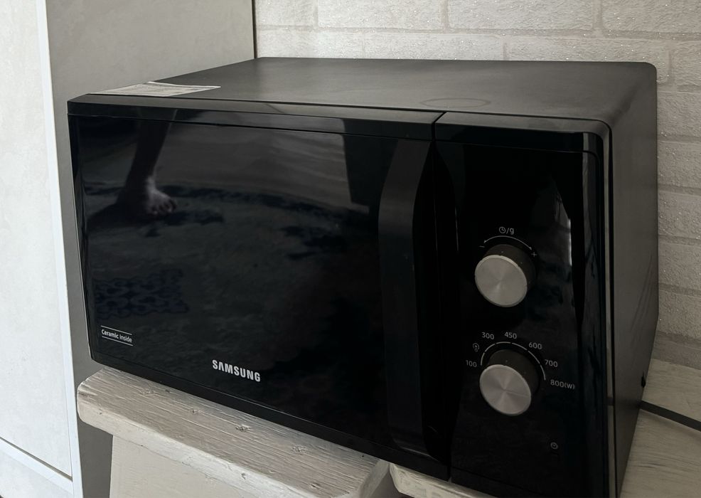 Микроволновка в идеальном состоянии — работает как новая!