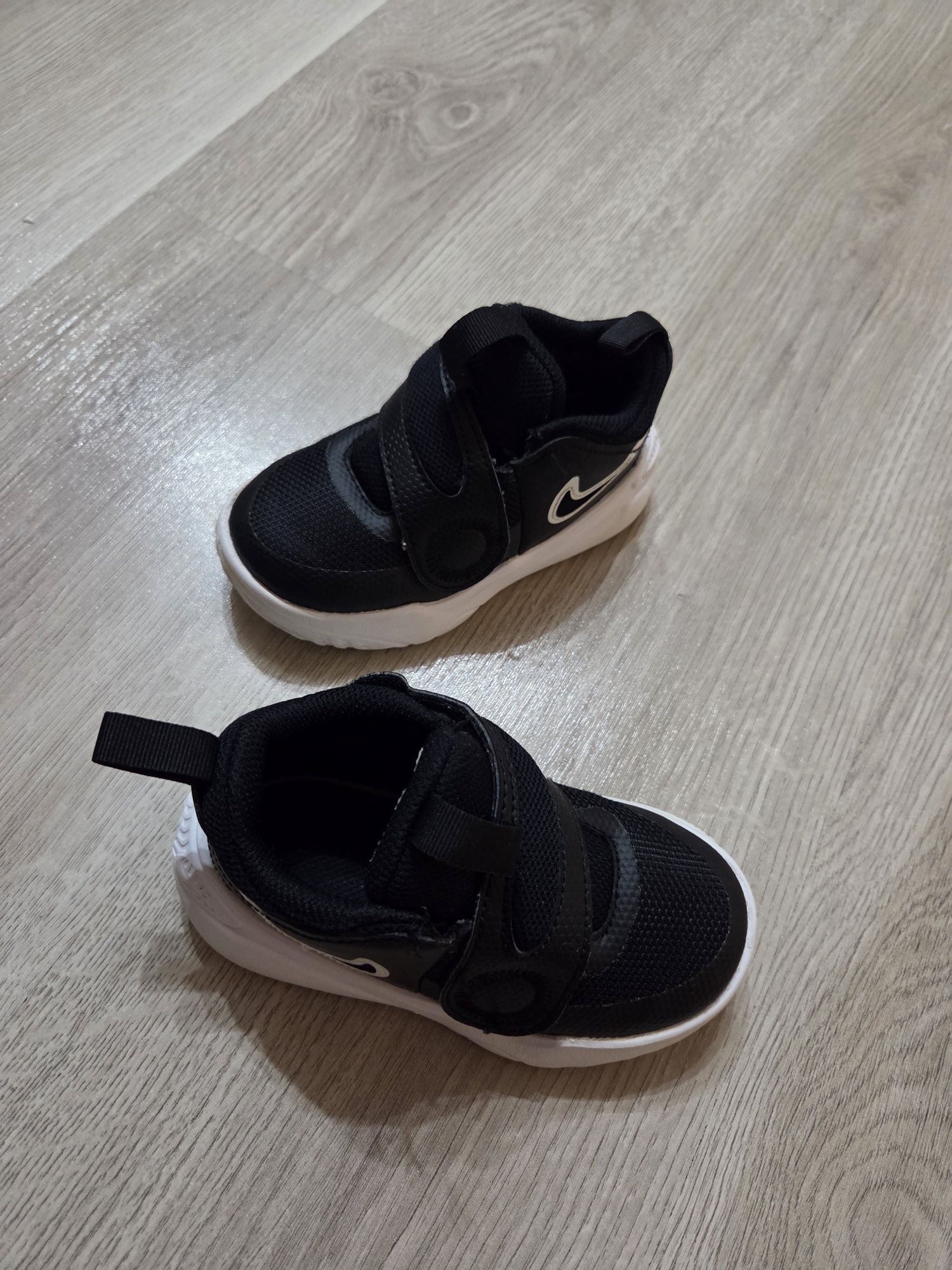Кожени обувки Nike  за баскетбол с велкро и мрежести зони