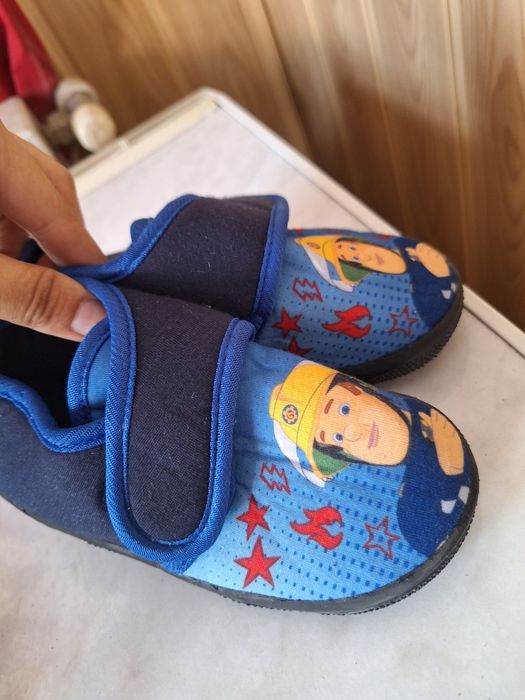 Papuci de casa /botosei marime 25/26