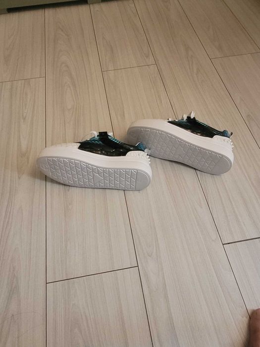 Adidasi Sarbu doar probati accept schimb cu versace chain reaction