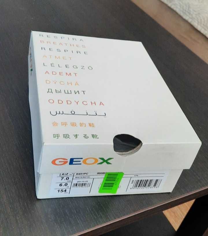 Продавам детски сандали GEOX