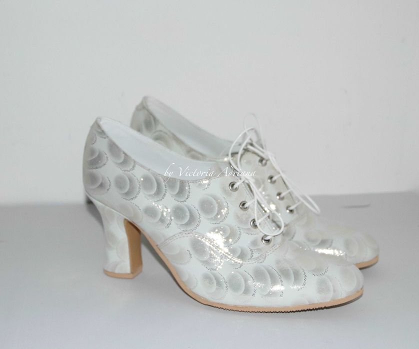 Botine stil Victorian Noi din piele alba Masura 39