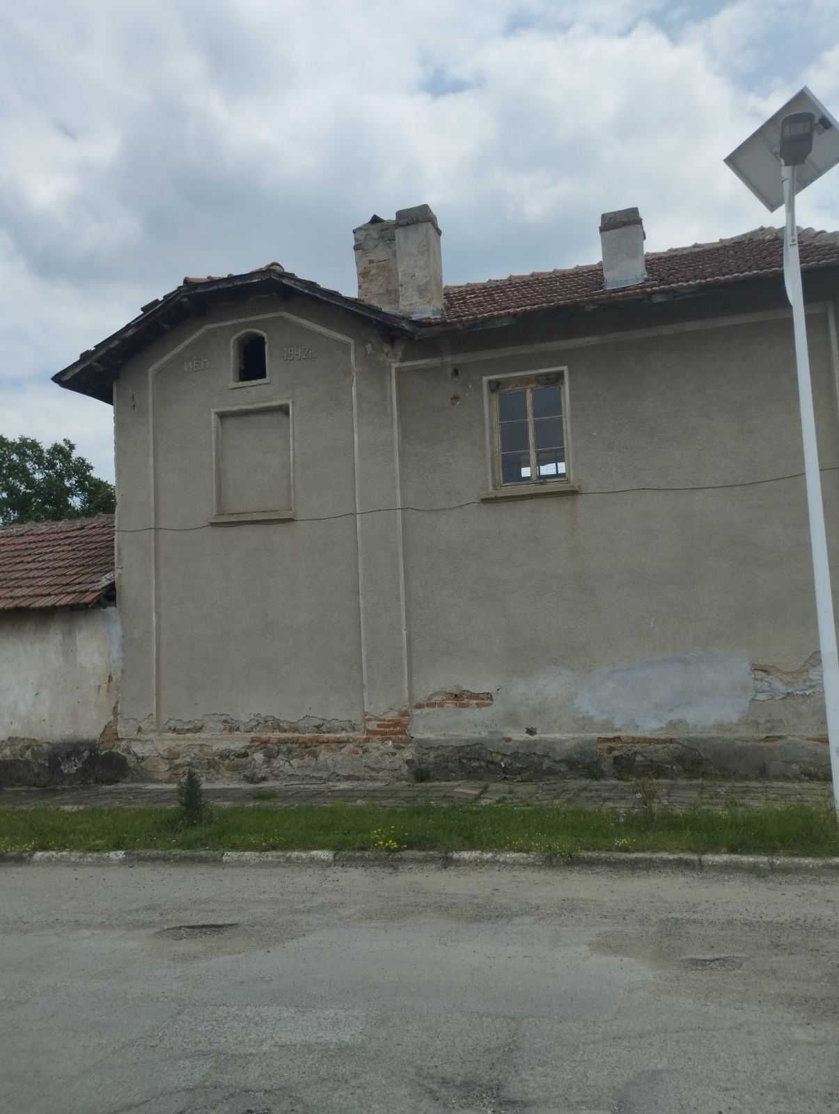 Продавам къща на село