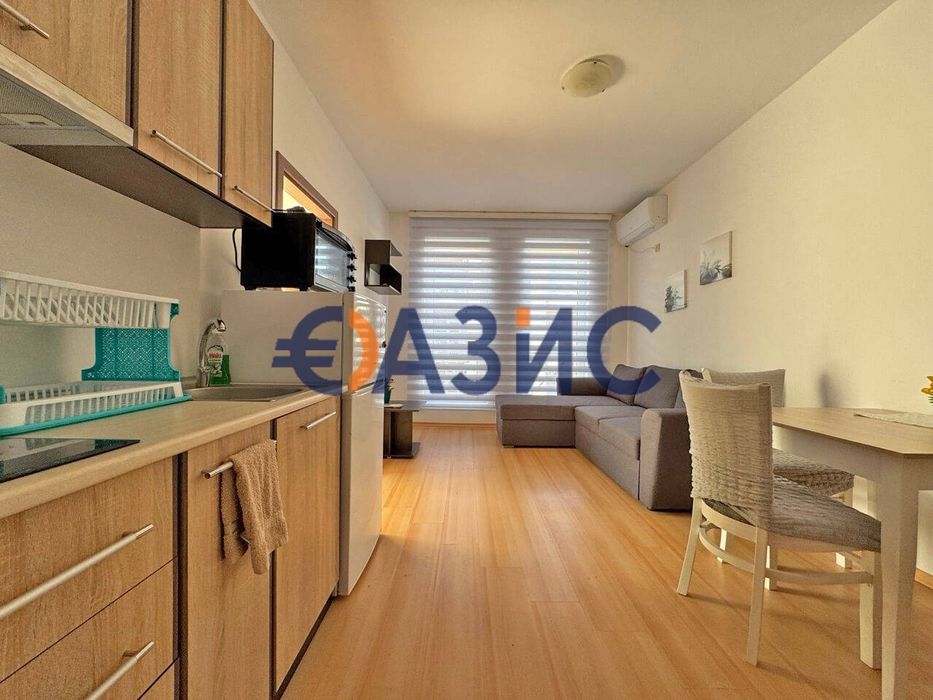 Продава се Двустаен апартамент в к.к. Слънчев бряг - 49 кв.м за 1021 €/кв.м - Снимка #4