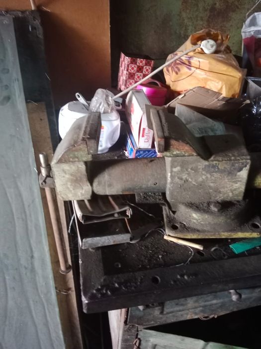 Продам рабочие тиски