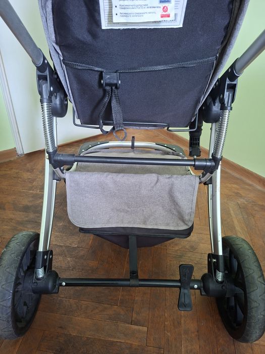 Продавам бебешка количка 3 в1 на марката Moni Polly.