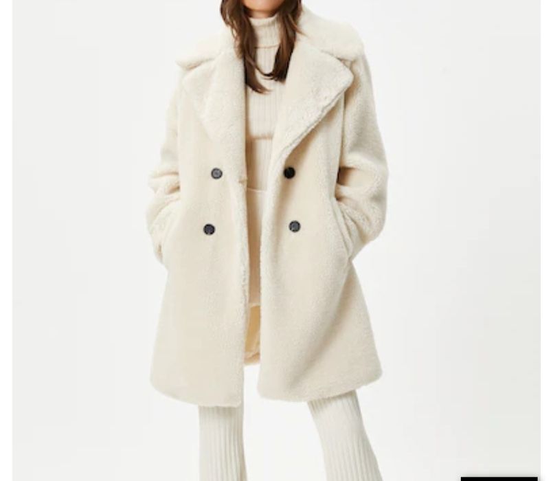 Palton Nou model pufos călduros