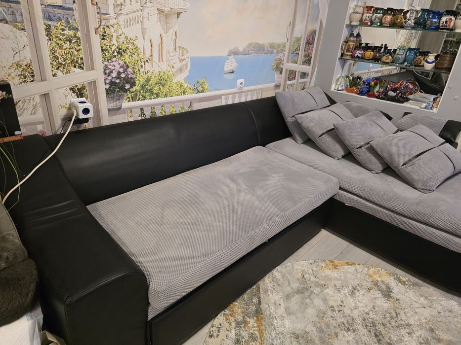 Холна гарнитура с място за спане