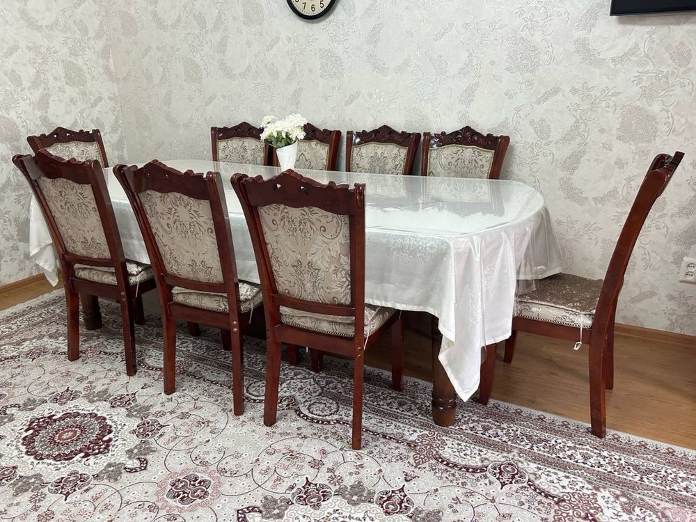 Стол со стульями