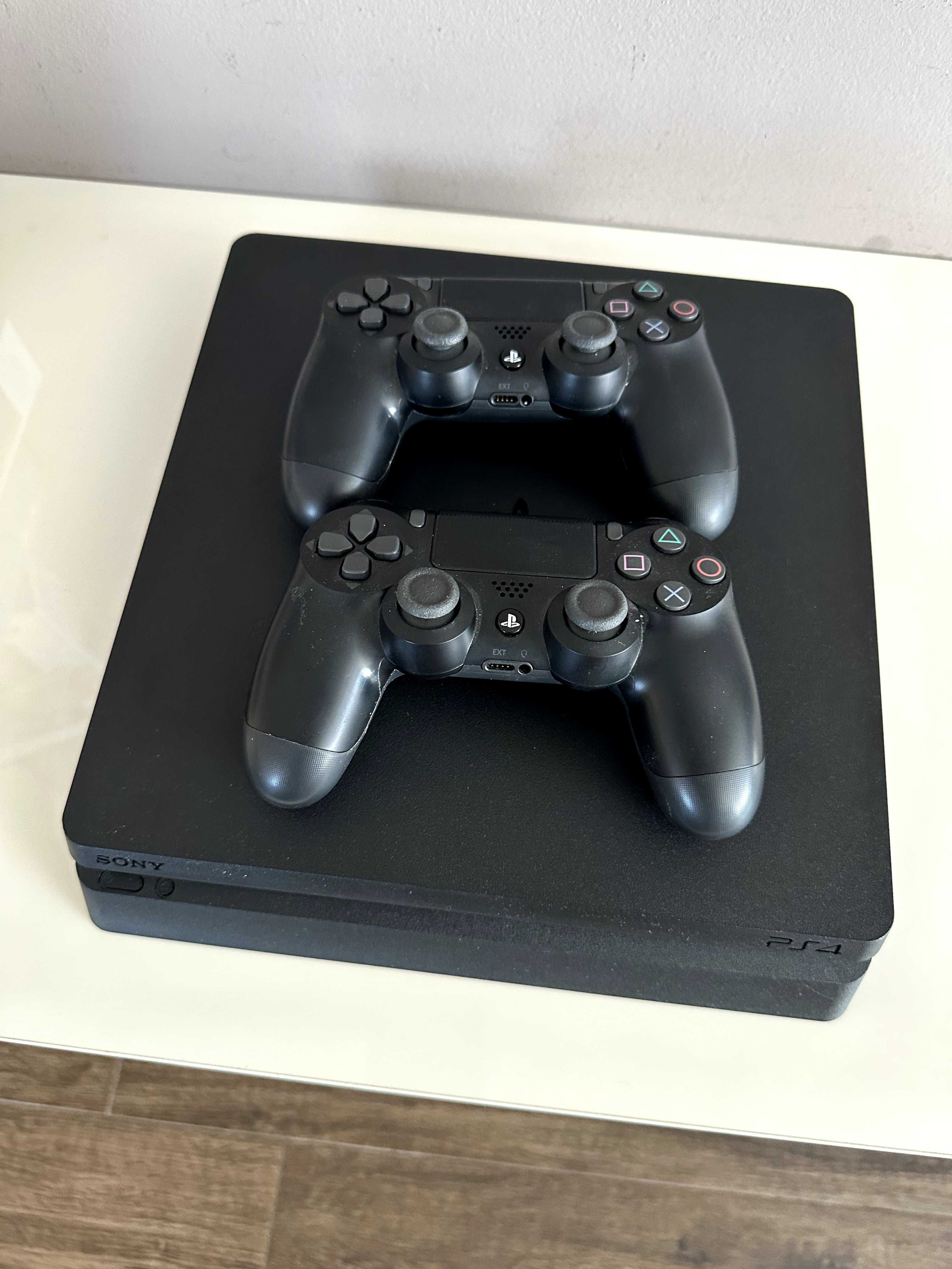 PLaystation 4 500GB с 2 джойстика