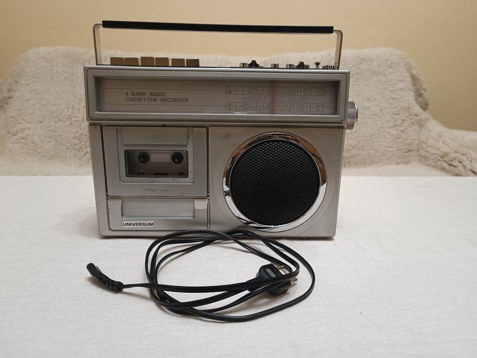 Касетофон Universum