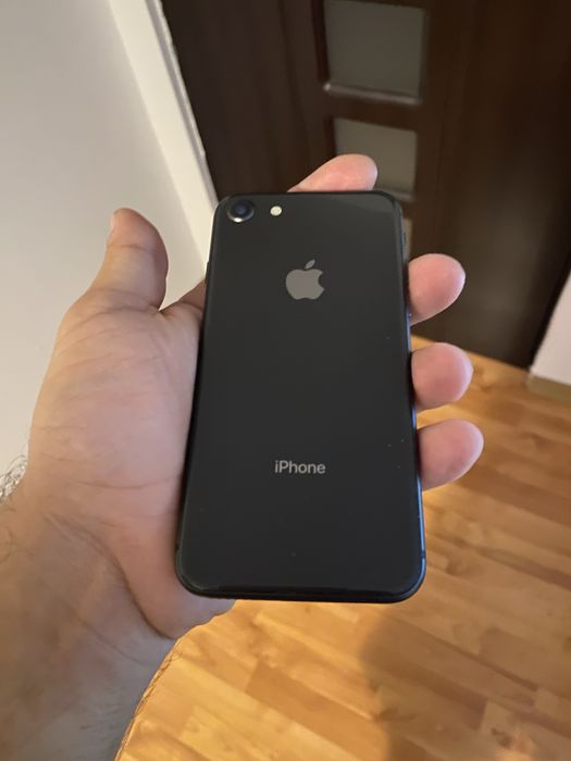 Vând iphone 8 Black