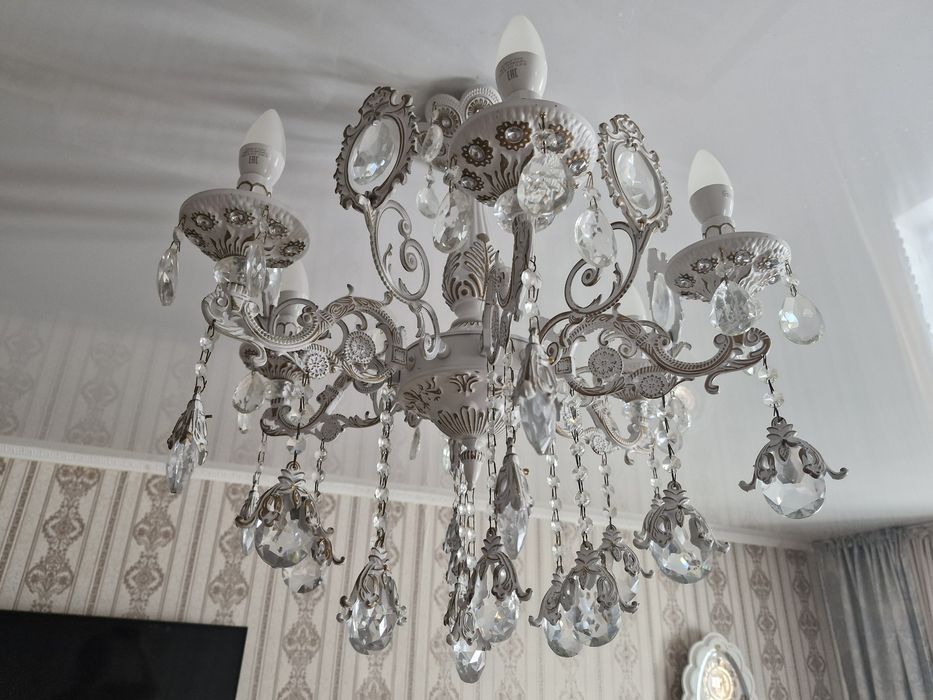 Люстря красивая пр