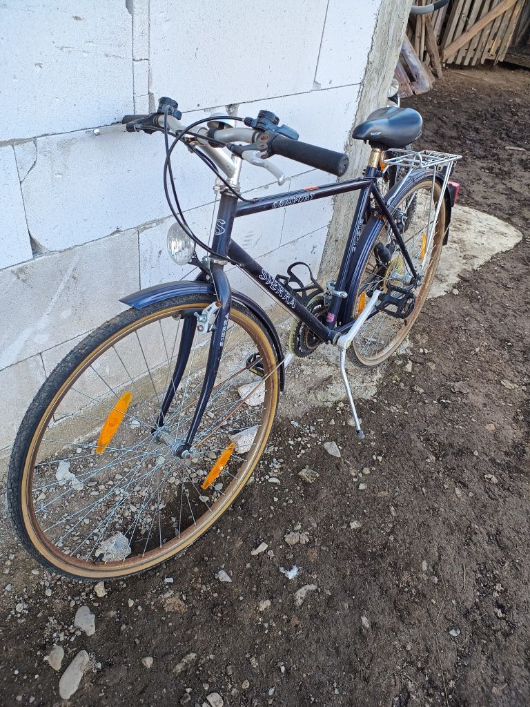 Bicicletă cu roți pe 28