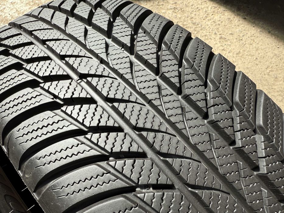 2x Anvelope Iarna 215/65 R17 - Bridgestone Blizzak LM 001 MO