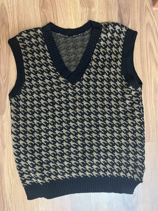 жилетка тёплая. Деловая для офиса или школы