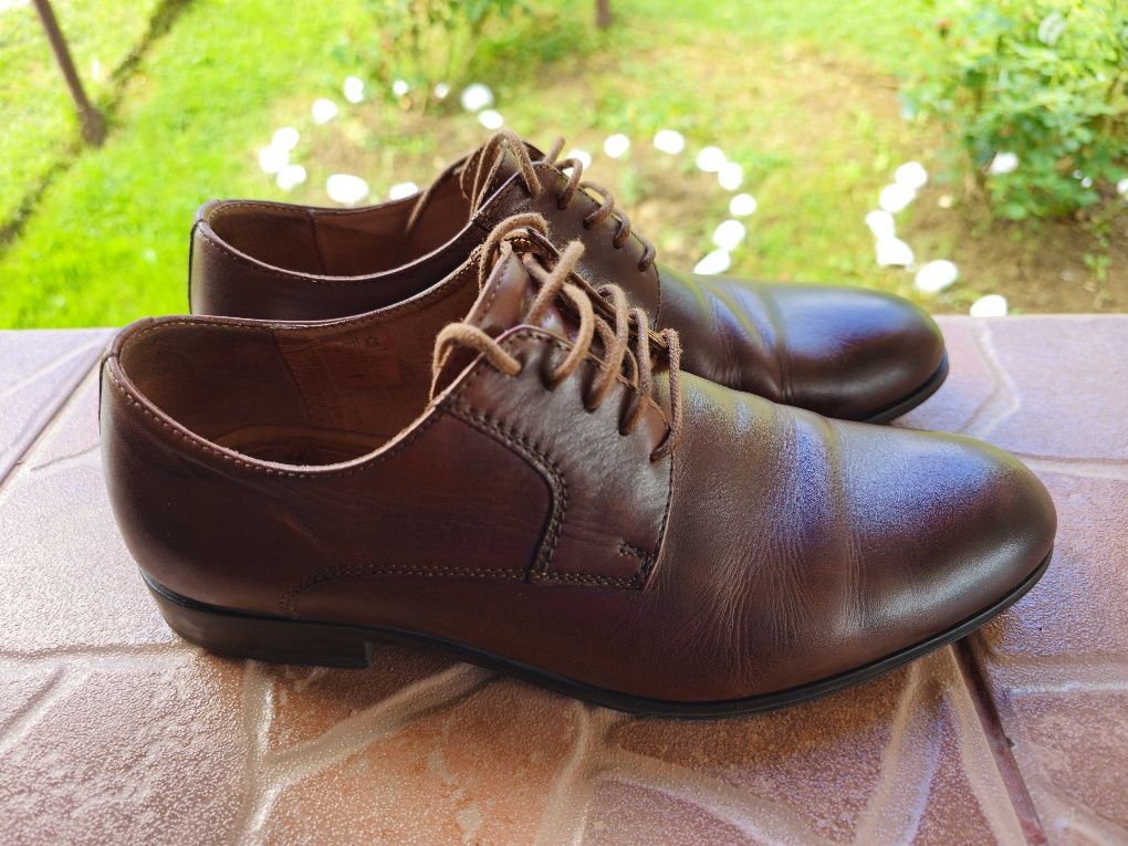 Pantofi din piele