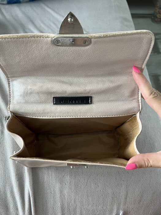 Дамски чантички различни видове