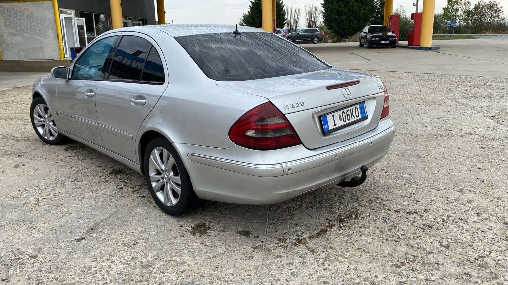 Vând Mercedes E 220 2004