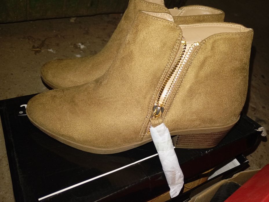 Боти нови и носени веднъж